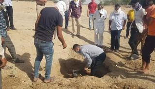 కూలింగ్ వాటర్ క్యాన్ తో లిక్కర్ సఫ్లై..!