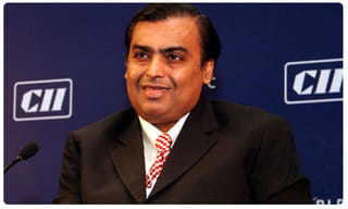 లిక్కర్ షాపుల ముందు అమ్మాయిల క్యూ..!