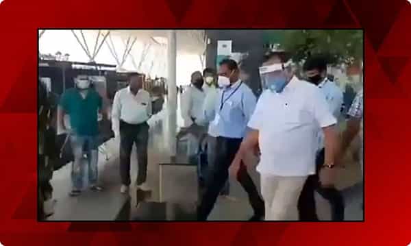 క్వారంటైన్ కు కొన్ని మినహాయింపులు ఉన్నాయంటున్న కేంద్ర మంత్రి సదానంద గౌడ..!
