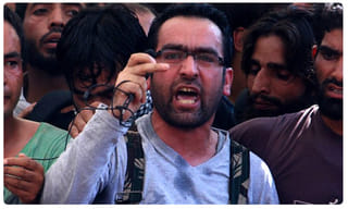 ఇంత ఘోరమా.. ముగ్గురు మహిళలను అర్ధనగ్నంగా ఊరేగించి..!