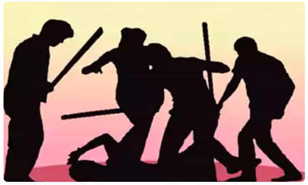 మాస్క్ అడిగినందుకు పోలీసులపై దాడి