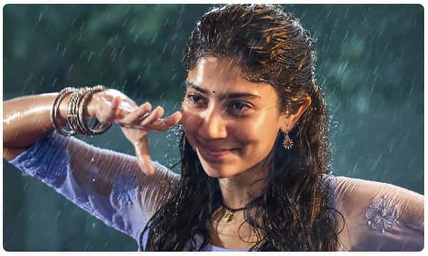 నేచురల్ బ్యూటీ లవ్ స్టోరీ లుక్ అదుర్స్.. హైబ్రిడ్ పిల్ల 2.0 లోడింగ్..