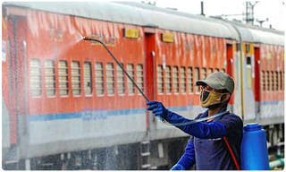 నకిలీ శానిటైజర్ల దందా గుట్టు రట్టు.. లక్షల్లో సరుకు స్వాధీనం..