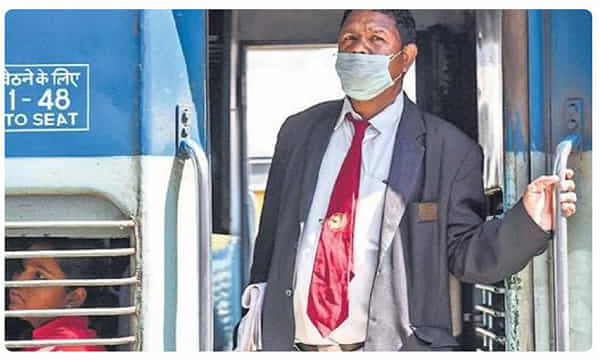 కరోనా ఎఫెక్ట్: ఇకపై రైల్వే టీటీఈలు ఎలా కనిపించబోతున్నారంటే..!