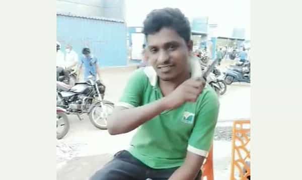 Breaking: విశాఖ సీపీ కార్యాలయంలో కత్తి కలకలం..!