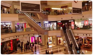 మాస్ డైరెక్టర్‌కు “హీరో కావాలి..!”