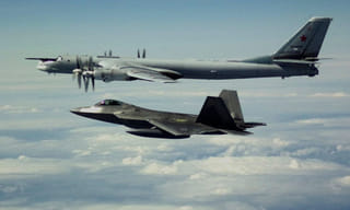 కాల్పుల్లో మృతి చెందిన ప్రముఖ పాప్ సింగర్‌