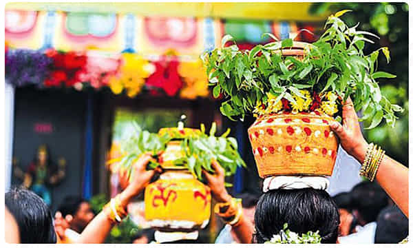 ఇళ్లలోనే బోనాలు.. ఆలయాల్లో అనుమతి లేదు..