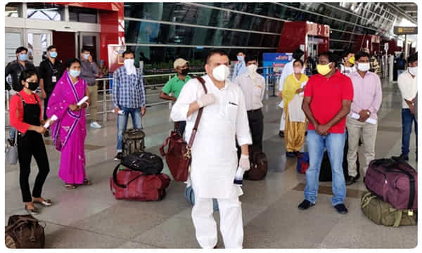 ఆ ఎంపీ చొరవతో వలస కార్మికులకు విమాన టికెట్లు..