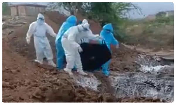 కరోనాతో చనిపోతే ఇంత ఘోరంగా పూడ్చుతారా..?