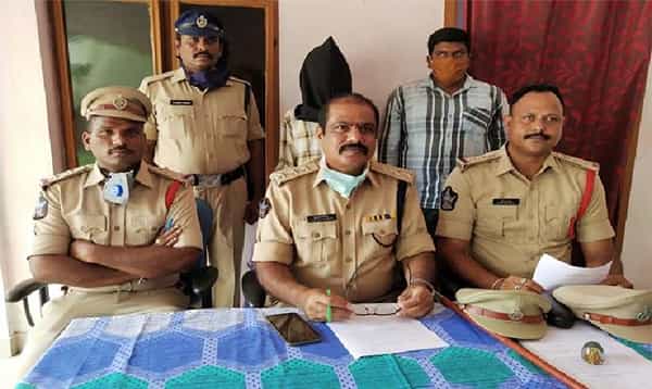 తల్లిని చంపిన కొడుకు అరెస్ట్