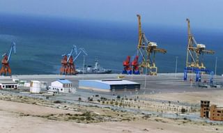 కాంగ్రెస్ నేతల జలదీక్ష