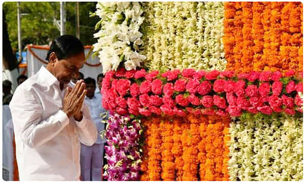 తెలంగాణ ఆవిర్భావ దినోత్సవ వేడుకలు.. అమరవీరులకు నివాళులర్పించిన సీఎం