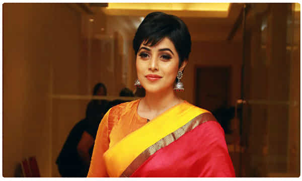 హీరోయిన్ పూర్ణకు బెదిరింపులు.. డబ్బులు ఇవ్వకపోతే..