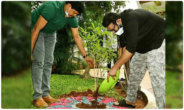 గ్రీన్ ఛాలెంజ్ ద్వారా ఫ్యాన్స్కి దర్శనమిచ్చిన హీరో ప్రభాస్..