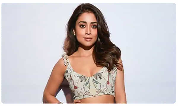 Flash News: అవును ఆర్ఆర్ఆర్లో నటిస్తున్నా.. ఏ పాత్రంటే: శ్రియ