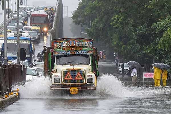 బెజవాడలో కుండపోత వర్షం