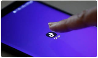 20 కత్తిపోట్లు తిని కూడా.. దోపిడీ దొంగలతో ఫైట్..!