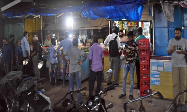 లాక్డౌన్లో గృహప్రవేశం..యజమానికి ఊహించని షాకిచ్చిన పోలీసులు