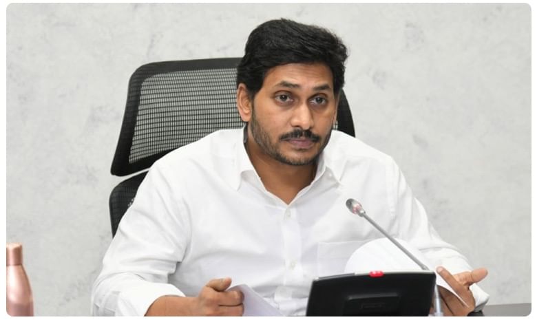 మామకు అనారోగ్యం, పరామర్శించిన సీఎం జగన్