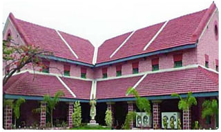 ఉద్యోగుల తొలగింపు.. దుకాణం ఎత్తేసిన యూసీ వెబ్