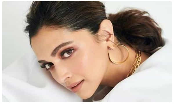 5 కోట్ల ఫాలోవర్స్ తో.. మూడో స్థానంలో దీపిక..
