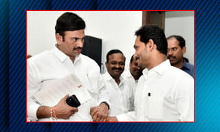 ఎస్‌ఎంఎస్‌ చూశాడు.. 14 లక్షలు పోగొట్టుకున్నాడు