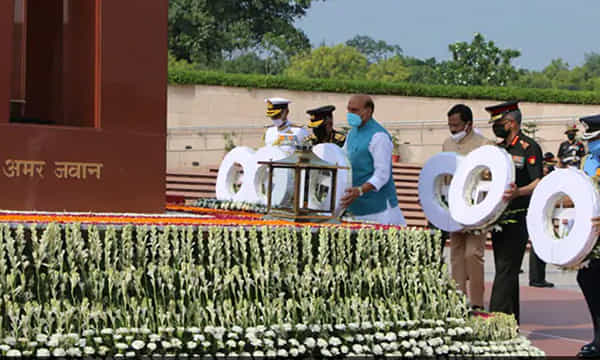 కార్గిల్ అమరవీరులకు రాజ్ నాథ్ సింగ్ ఘన నివాళి
