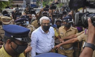 పేద బాలుడి ‘ఖాకీ’ కోరిక.. టీచర్‌లా మారిన పోలీస్‌