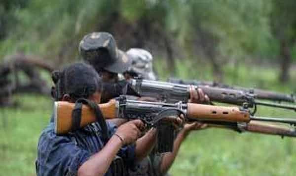 Encounter: బీజాపూర్ జిల్లాలో సీఆర్పీఎఫ్ క్యాంప్పై మావోయిస్టుల దాడి.. ఇరువర్గాల మధ్య కొసాగుతున్న ఎదురుకాల్పులు..!