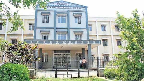 తెలంగాణ : ఎంజీఎం ఆస్పత్రి నుంచి రిమాండ్ ఖైదీ పరార్..