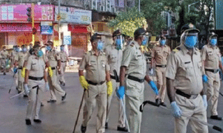 గోల్డెన్‌ మాస్క్‌ గురూ.. ధర చూస్తే షాక్ తినాల్సిందే‌..!