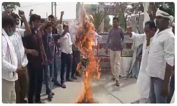 రాజస్థాన్లో సీఎం దిష్టిబొమ్మ దహనం చేసిన సచిన్ వర్గం..