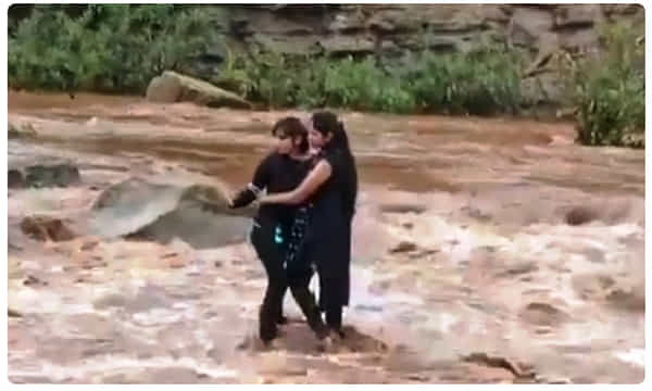 సెల్ఫీ పిచ్చి.. నదికి పోటెత్తిన వరద.. ఇంతలోనే..!