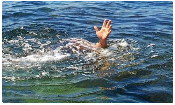 సెల్ఫీ మోజుతో.. ఐదుగురు బలి..