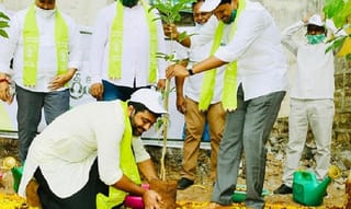 Madireddy Pratap: వైఎస్సార్ లేకపోవడం వల్లే రాష్ట్రం రెండు ముక్కలైంది..