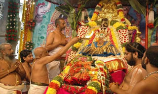 శ్రావణ శుక్రవారం..దుర్గమ్మ సన్నిధిలో ఎమ్మెల్యే రోజా ప్రత్యేక పూజలు