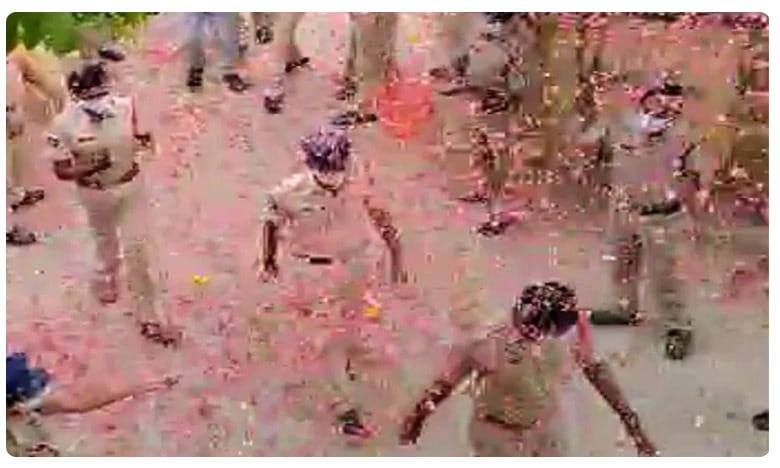 కరోనాను జయించిన కానిస్టేబుల్ మళ్లీ విధుల్లోకి..అపూర్వ స్వాగతం