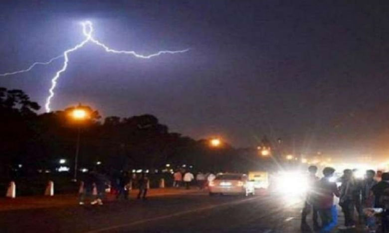 పశ్చిమ బెంగాల్లో భారీ వర్షాలు.. పిడుగులు పడి 11 మంది మృతి