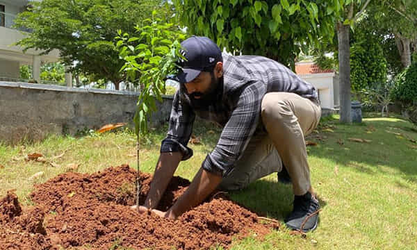 గ్రీన్ ఇండియా ఛాలెంజ్ స్వీకరించిన హీరో మంచు విష్ణు