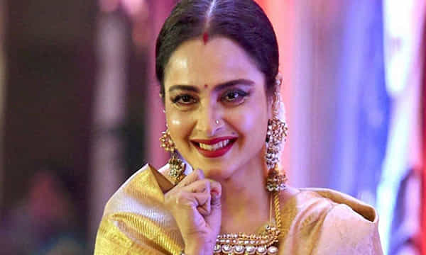 ప్రముఖ నటి రేఖ బంగ్లాకి సీల్..