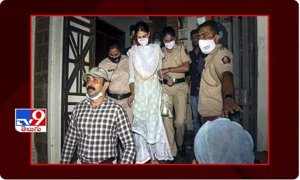 ఆమెకు రక్షణ కల్పించండి, ముంబై పోలీసులకు సీబీఐ సూచన