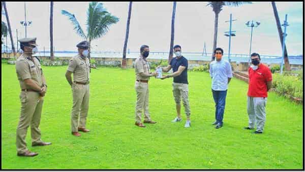 మరోసారి ముంబై పోలీసులకు అండగా నిలిచిన అక్షయ్