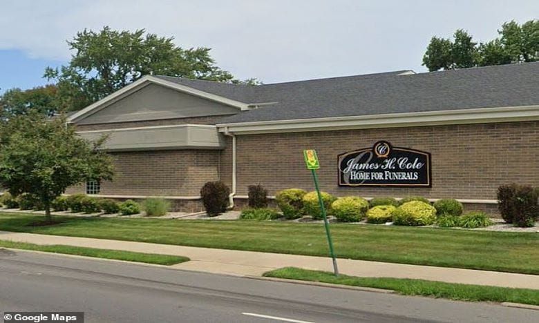 అమెరికాలో చచ్చి బతికిన మహిళ