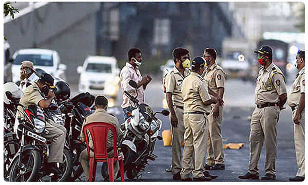 కరోనా కల్లోలం.. 24 గంటల్లో 112 మంది పోలీసులకు కరోనా..!