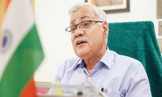 పుల్వామా దాడిలో మహిళా టెర్రరిస్ట్, షాకింగ్ డీటెయిల్ !