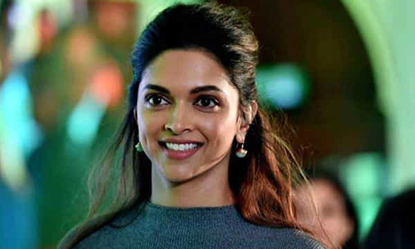 మరోసారి అగ్రస్థానం కైవసం చేసుకున్న హీరోయిన్ దీపికా