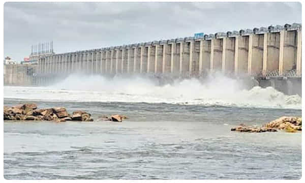 జూరాలకు వరద ఉదృతి.. 39 గేట్లు ఎత్తివేత..!