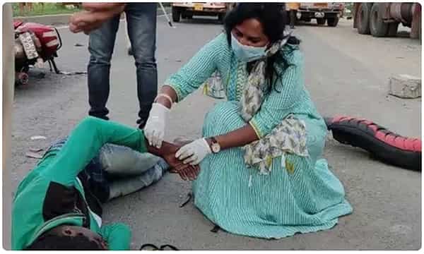 ఎమ్మెల్యే శ్రీదేవి గొప్ప మనసు : గాయపడ్డ వ్యక్తికి రోడ్డుపైనే ప్రాథమిక వైద్యం