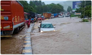 పరవళ్లు తొక్కుతున్న కృష్ణమ్మ